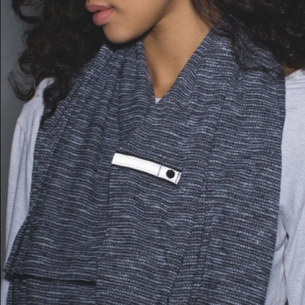 Lululemon Vinyasa Scarf
Coco Pique Black White - Picture 2 of 11